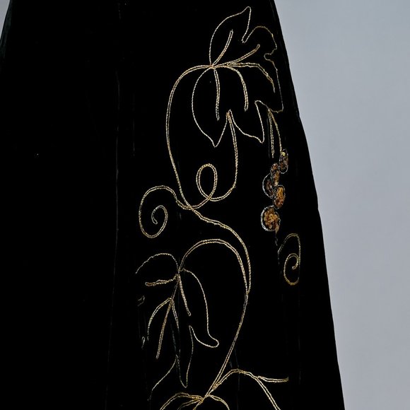 706. VINTAGE Grapes Wine Black Velvet Midi Skirt with Gold Sequin Embroidered - Picture 8 of 11